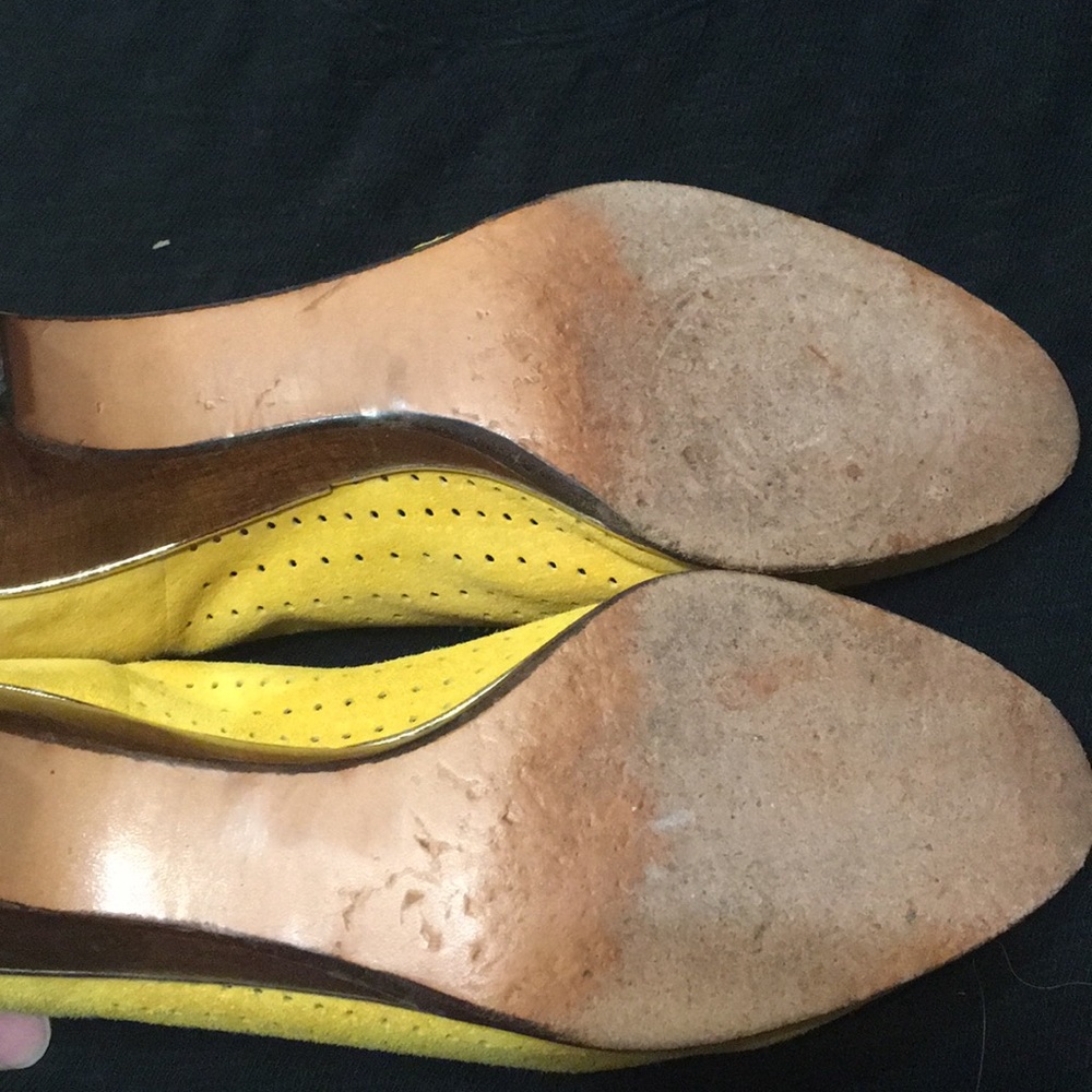 ❤️Vintage Yellow Suede Heels - Picture 5 of 8
